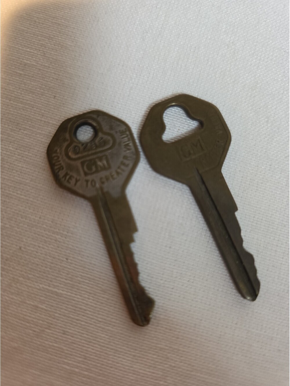 2 Vintage GM General Motors Knock Out Briggs & Stratton Keys